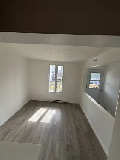 51/2 à louer, 2 cambres avec une salle à manger