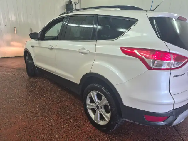 AWD Escape 2014578311186548019203