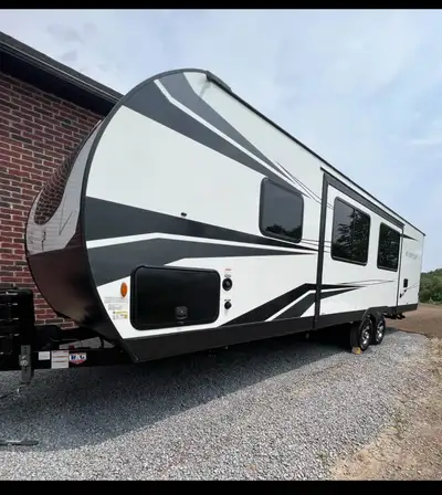 28 foot camper with bunks and slide out. Also has an outdoor kitchen and outdoor shower. Camper is i...