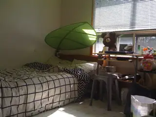 3 blocks west Spadina/Dundas … at the centre of chinatown Right downtown! A private room (furnished)...