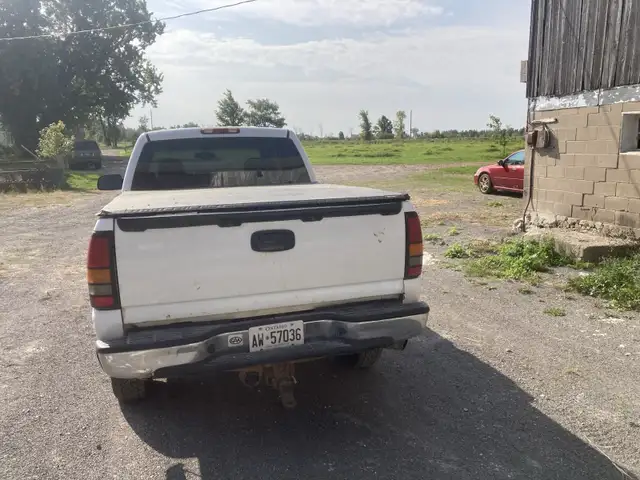 2004 GMC Sierra 2500HD in Cars & Trucks in Renfrew - Image 6