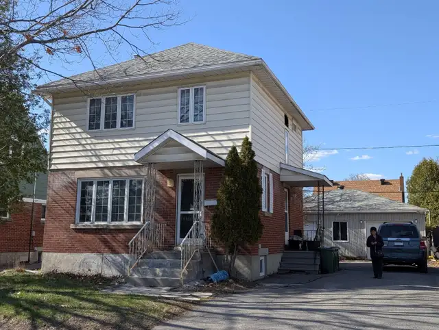 4 bed/2 bath rooms house close to downtown for rent