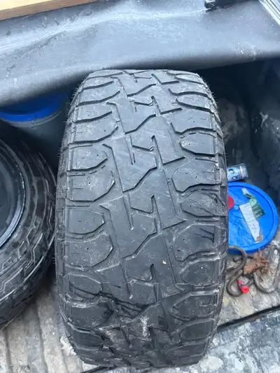 Fuel rims Offset -70 20x14 For sierra or Silverado 6 lug I have 2 extra tires Because two were worn...