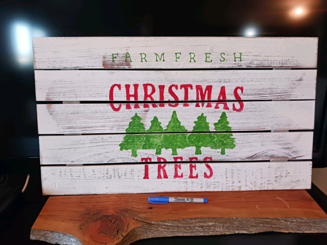 Farm Fresh Christmas Trees Wooden Sign in Arts & Collectibles in Winnipeg