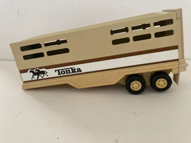 Vintage Tonka Horse Trailer 811974-A Brown/Tan Horse Cattle  Tra in Arts & Collectibles in Edmonton - Image 2