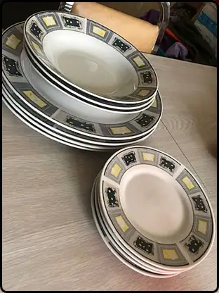 Transcona pick up, near club regent casino. Beautiful set, 4 dinner plates, 4 small plates, 3 soup b...