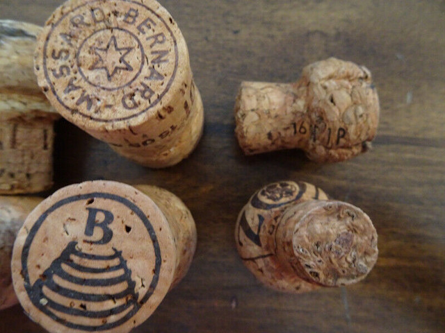 12 Bouchons de liège champagne, vin mousseux dans Loisirs et artisanat  à Longueuil/Rive Sud - Image 2