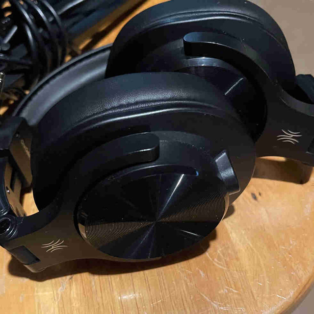 High quality headset in Speakers, Headsets & Mics in Leamington