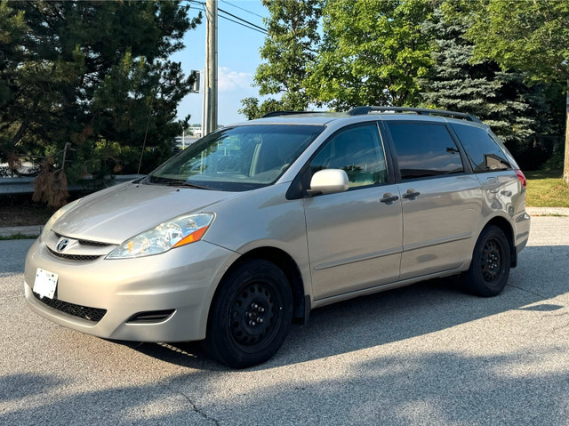 2006 Toyota Sienna AWD in Cars & Trucks in Markham / York Region - Image 2