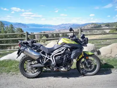 2011 800 Triumph Tiger, ABS, center stand, tank bag. One owner.