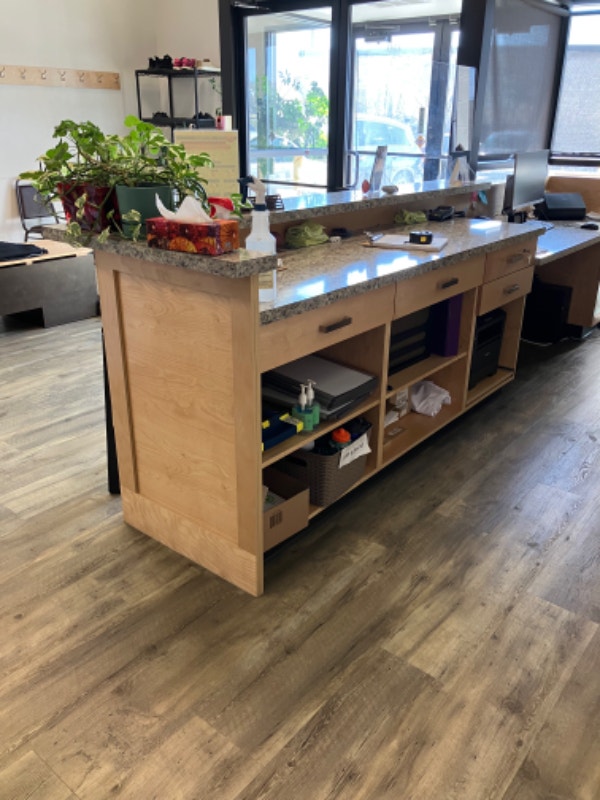 Front counter / desk Desks Prince Kijiji