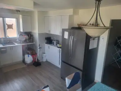 TRES GRAND 5 1/2 à louer Saint-Leonard RENOVE Disponible le 1er juillet 2026 à 2000$/mois - Salon et...