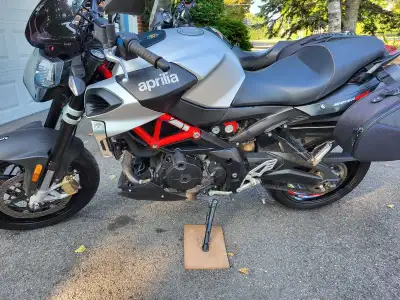2018 Aprillia shiver 900 naked street bike. Fun and usable torque, this machine is a rocket and ofte...