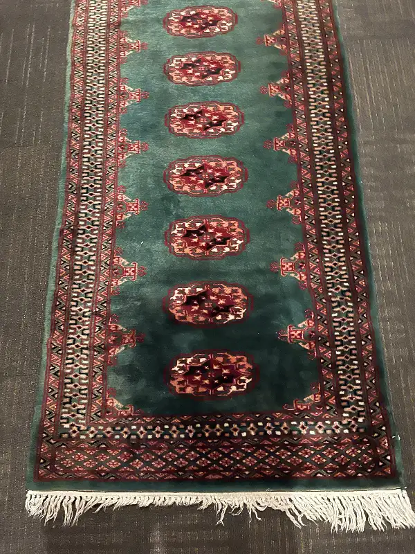 PURE WOOL RUNNER RED &GREEN in Rugs, Carpets & Runners in Ottawa - Image 4