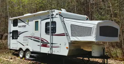 Toute équipée ! Faites une offre ! 2012 Trail Sport R-Vision Modèle : 21e Prix demandé : 15 000 C$ V...