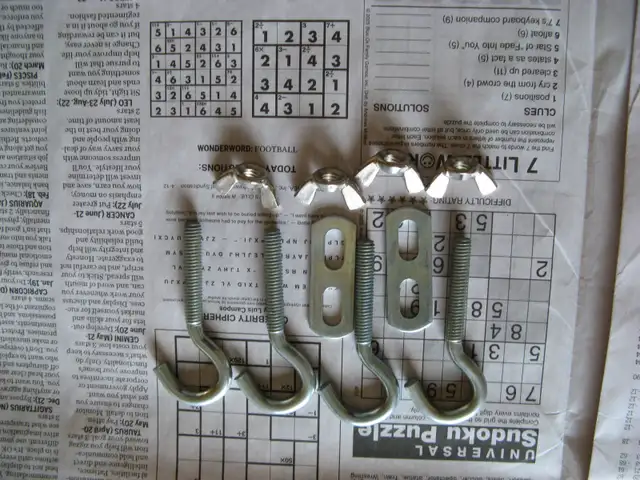 Macpherson strut spring compressor tool. in Hand Tools in Laval / North Shore - Image 4