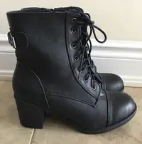 Womens Boots with side zipper - Size 9 