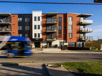 Appartement 3 1/2 - 3070 chemin de Ste Foy, Québec Disponible le 1er juillet, cession de bail Immeub...