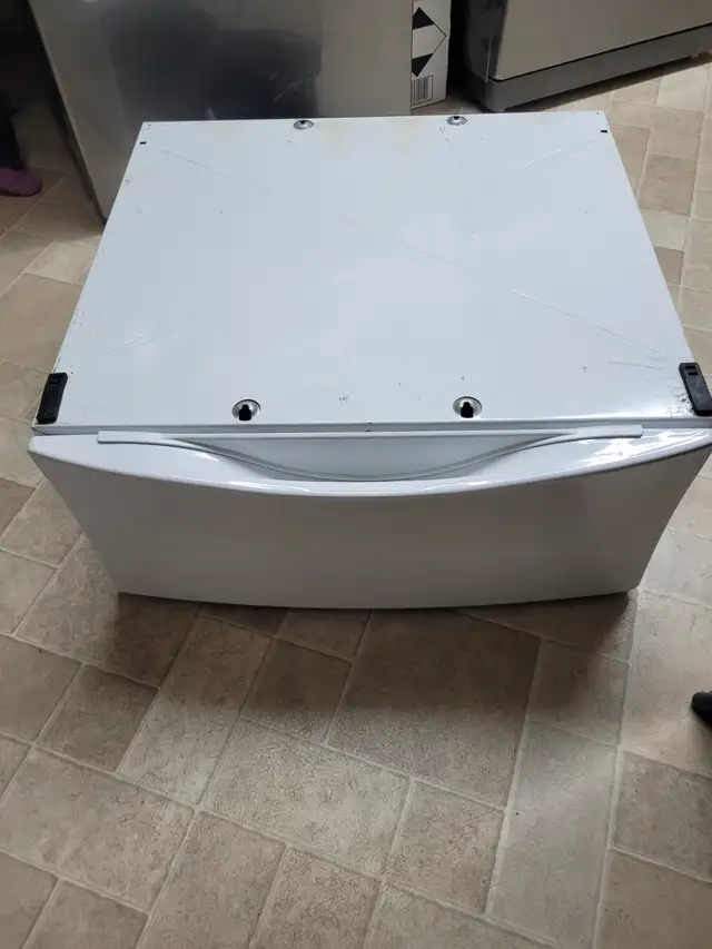 Front load washer base in Washers & Dryers in Sarnia - Image 2