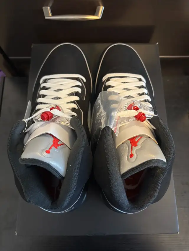 Jordan 5 Black Metallic Reimagined size 10.5 in Men's Shoes in City of Toronto - Image 3