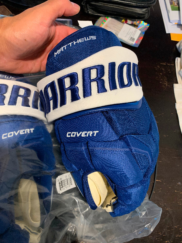 Hockey gloves (Auston Matthews game issued) in Hockey in Regina - Image 3