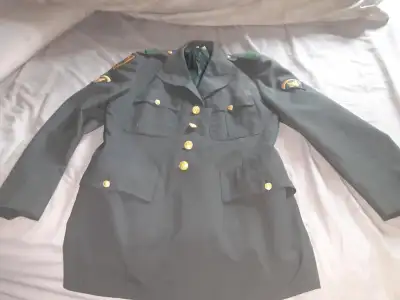 US Army service uniform coat / green dress blazer / military jacket - size 38R. U.S. Army 18th Milit...