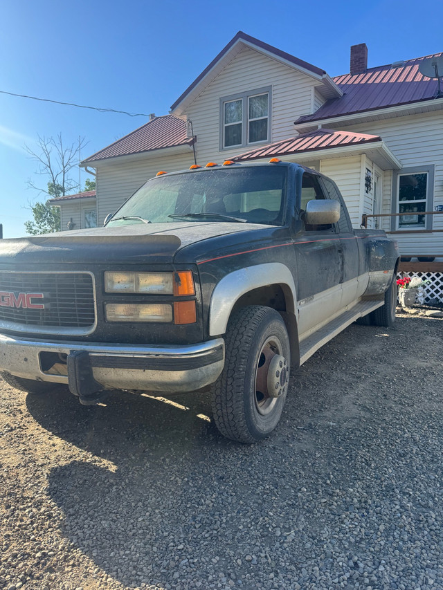 1993 gmc 3500 Extendend cab (trades and cash offer) in Cars & Trucks in Lethbridge - Image 2