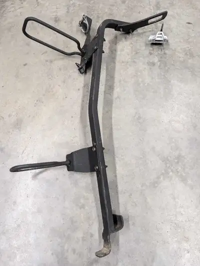 Like new can-am outlander link-Q gun rack bracket. Made for Gen2 outlander, not max model. Comes wit...