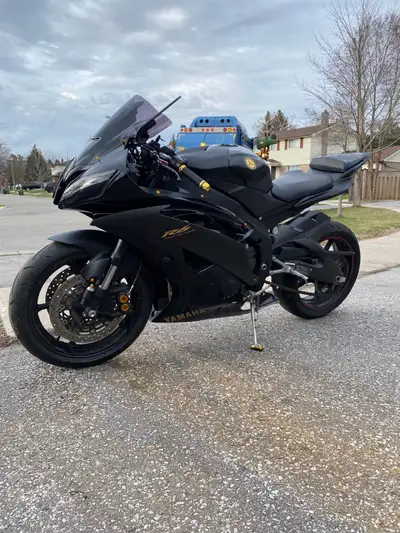 2006 Yamaha R6 converted to 2016 Raven Edition (OEM fairings and front conversion) Approx 30,000km o...