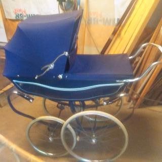 Antique Baby Pram in Strollers, Carriers & Car Seats in Owen Sound - Image 3