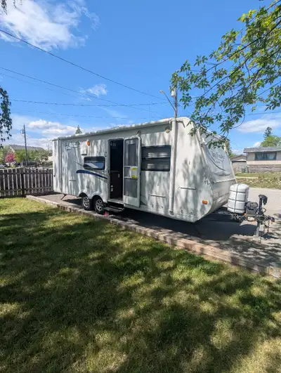 Sleeps 8 -10, all of the appliances work great, heat & AC, awnings in good shape. Normal wear and te...