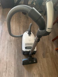 Meile Complete C3 Excellence Vacuum Cleaner
