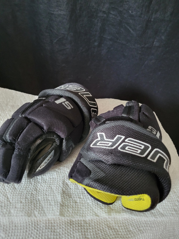 Bauer Supreme 1S Hockey Gloves Size 9" in Hockey in City of Halifax - Image 3