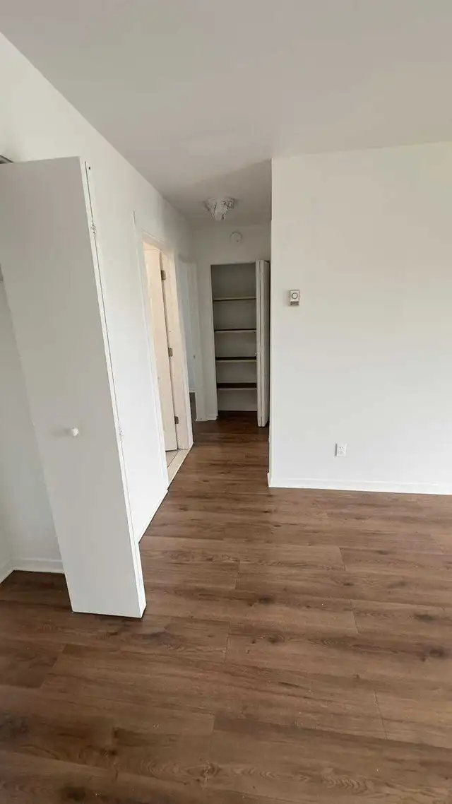 room for rent  in Room Rentals & Roommates in City of Montréal - Image 6