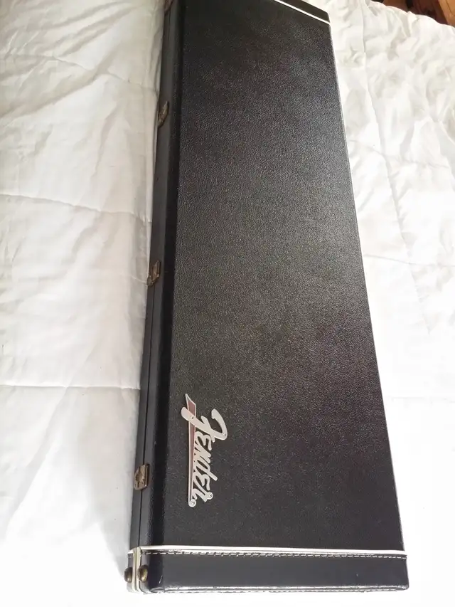 Vintage 1988 Fender Stratocaster Standard USA Gaucher Avec Etui in Guitars in City of Montréal - Image 9