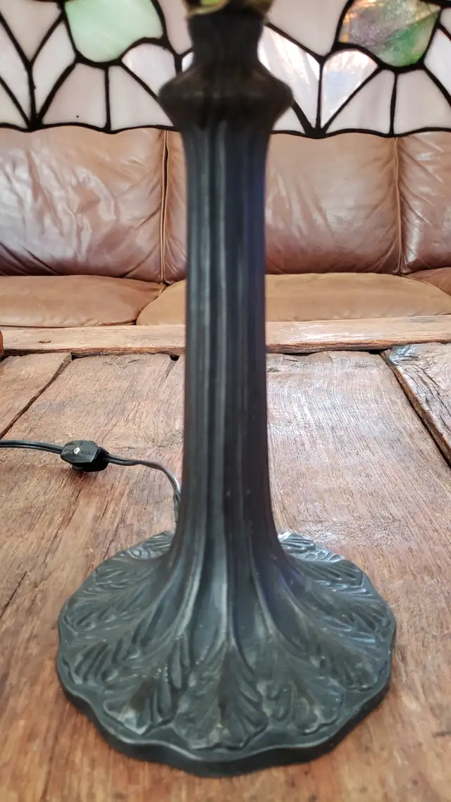 Tiffany Style Antique Stained Glass table Lamp in Arts & Collectibles in Calgary - Image 3