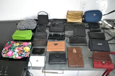 sac et portefeuille, View more