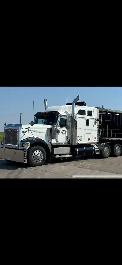 2016 IHC with 1998 3406E CAT 550 hp serial number 2WS03959. 375,000 km on platinum rebuild done at F...
