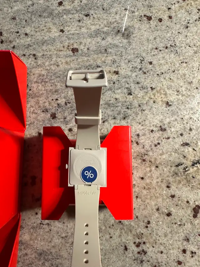 Swatch 39% Edition limitée / Limited edition in Jewellery & Watches in Longueuil / South Shore - Image 4