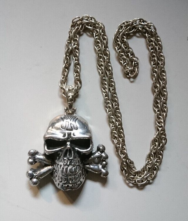 Vintage NY Silver Plated Metal Skull with Chain Necklace in Arts & Collectibles in Oshawa / Durham Region - Image 3