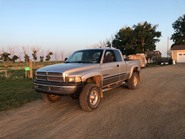 2001 dodge ram 2500 Cummins low km in Cars & Trucks in Medicine Hat - Image 3