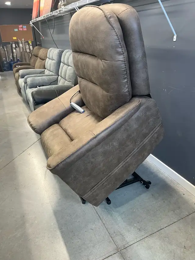 Brand new lift chair power reclining 62863281796865122