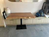 Table en bois massif à vendre