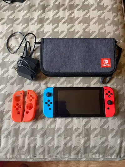 V2 Nintendo switch for sale, tested and working. V2 meaning the newer version with better battery li...