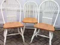 PAIR OF CLASSIC SPINDLE CHAIRS