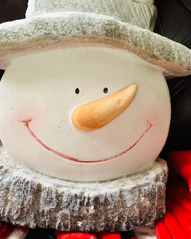 Christmas Snowman Light up Greeter Decoration in Holiday, Event & Seasonal in Calgary - Image 4