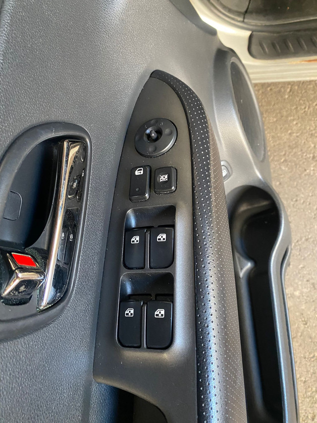 2011 Kia Rondo – Reliable & Spacious in Cars & Trucks in Mississauga / Peel Region - Image 3