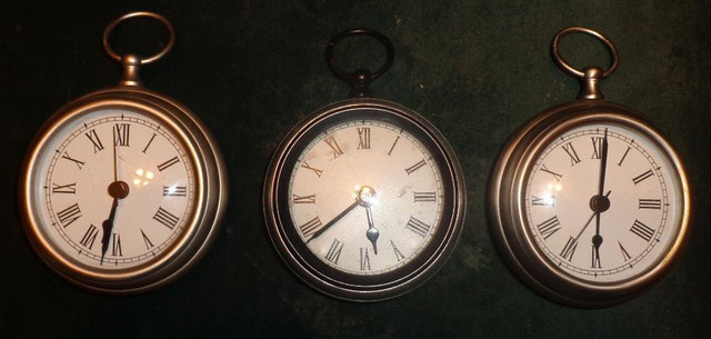 4 clocks in Arts & Collectibles in Oshawa / Durham Region