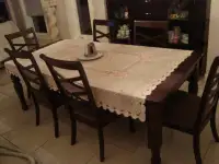 Beautiful Kitchen Table and Chairs