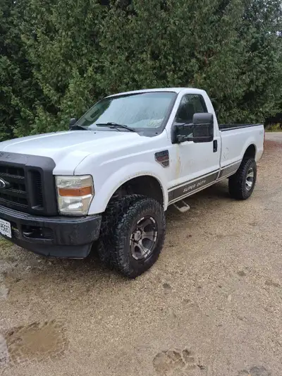 Clean rust free f250 6.4 diesel..417000 km..power windows .a/c ...4x4..from California so no rust..9...